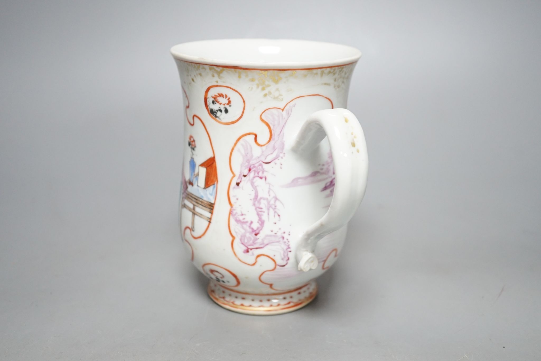 An 18th century Chinese export famille rose mug , 14cm